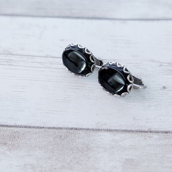 Vintage Clip On Earrings Stylish Black Oval - Picture 3 of 5